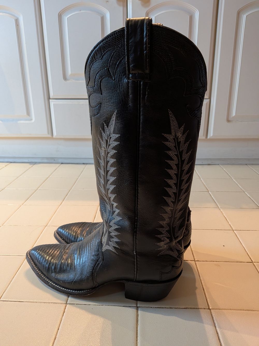 Women's Delta Black Leather Western Cowboy Boots, Lizard toe w Silver Stitching